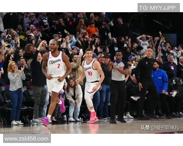 压哨绝杀的NBA杯首胜!快船赢球海报:比尔和小卡击掌庆祝